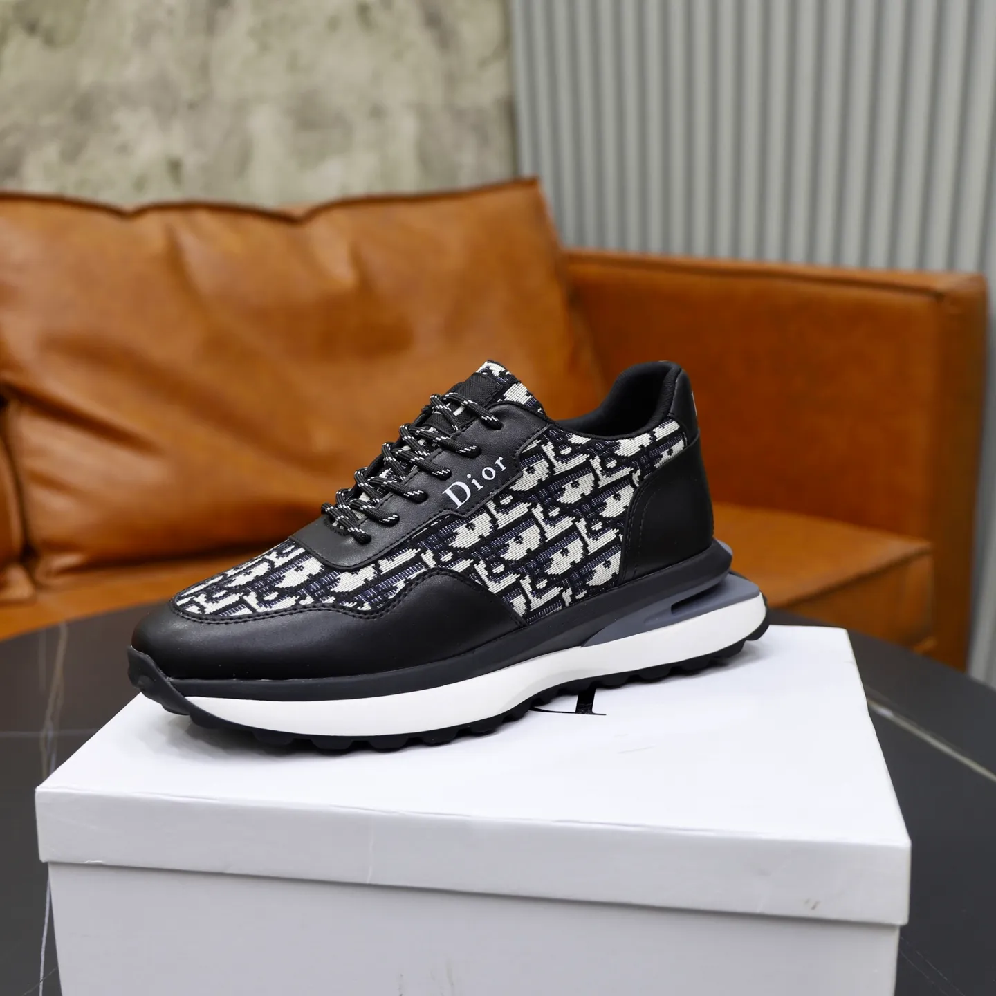 Ex-factory price: 462💰🙅‍♂️🙅‍♂️🙅‍♂️ Brand: Dior DIOR Standard code: 38-44 (45 customized) Grade: Same as the official website Material: Original leather splicing brand cloth Comfortable and breathable lining Lightweight and wear-resistant sports outsole Style category: Men's fashionable casual shoes Running sneakers Distinguished luxury brand elements Top luxury Color: actual picture color